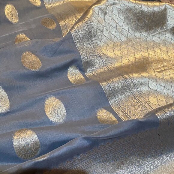Soft Banarasi Saree in Dusty Gray with Rich Zari Border & Pallu - Picture 4 of 16